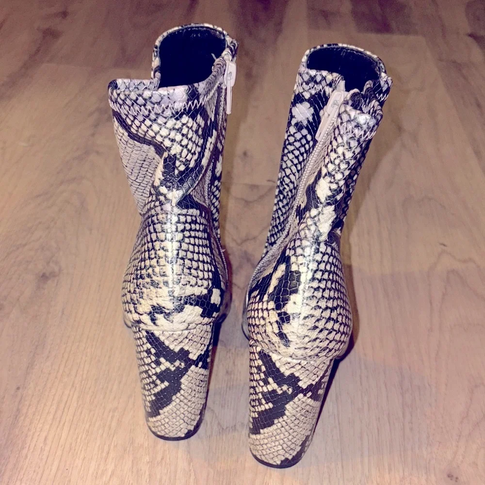 Aldo Snakeskin Patterned Ankle Boots 3 inch tall size 7.5